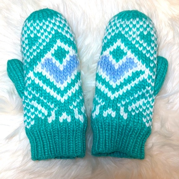 LAND’S END Knit Mittens & Beanie Set - Picture 4 of 4